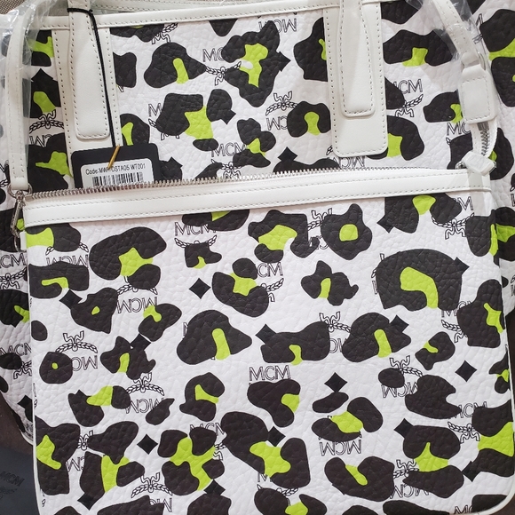 MCM White Leopard Visetos Leather shopper WITH POUCH - Picture 14 of 16
